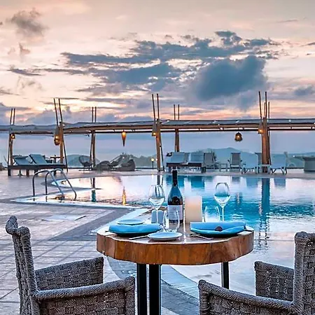 Smy Santorini & Hotel Kamári