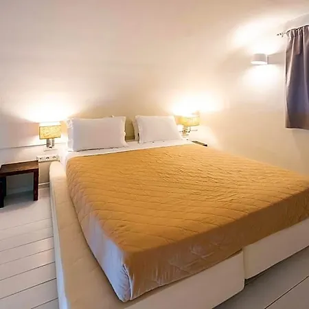 Smy Santorini & Hotel Kamári